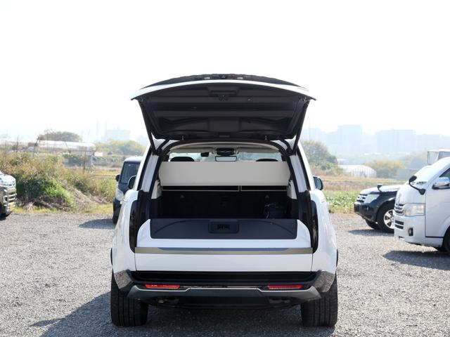 レンジローバー ＨＳＥ　Ｐ５３０　ロングホイールベース　純正ナビ／Ｂカメラ／３６０°カメラ／電動サイドステップ／ガラスルーフ／ＭＥＲＩＤＩＡＮスピーカー／デジタルインナーミラー／黒革シート／シートヒーター／エアシート／ＨＵＤ／ＢＳＭ／リアモニター（31枚目）