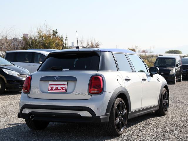 ＭＩＮＩ クーパーＤ　ブリック・レーン・エディション　純正ナビ／Ｂカメラ／クリアランスソナー／シートヒーター／クルコン／ステリモ／オートライト／電格ミラー／限定３００台／ワンオーナー（4枚目）