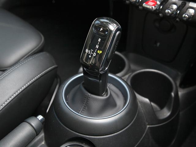 ＭＩＮＩ クーパーＤ　ブリック・レーン・エディション　純正ナビ／Ｂカメラ／クリアランスソナー／シートヒーター／クルコン／ステリモ／オートライト／電格ミラー／限定３００台／ワンオーナー（9枚目）