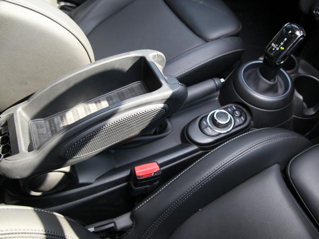 ＭＩＮＩ クーパーＤ　ブリック・レーン・エディション　純正ナビ／Ｂカメラ／クリアランスソナー／シートヒーター／クルコン／ステリモ／オートライト／電格ミラー／限定３００台／ワンオーナー（11枚目）