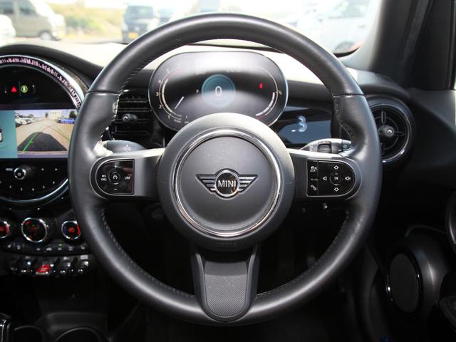 ＭＩＮＩ クーパーＤ　ブリック・レーン・エディション　純正ナビ／Ｂカメラ／クリアランスソナー／シートヒーター／クルコン／ステリモ／オートライト／電格ミラー／限定３００台／ワンオーナー（13枚目）