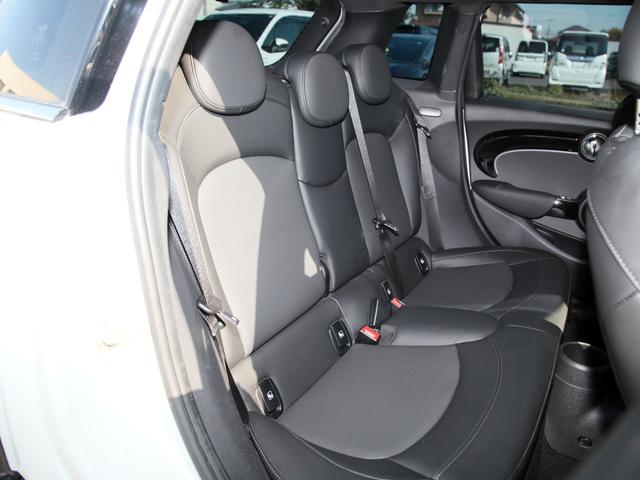 ＭＩＮＩ クーパーＤ　ブリック・レーン・エディション　純正ナビ／Ｂカメラ／クリアランスソナー／シートヒーター／クルコン／ステリモ／オートライト／電格ミラー／限定３００台／ワンオーナー（23枚目）