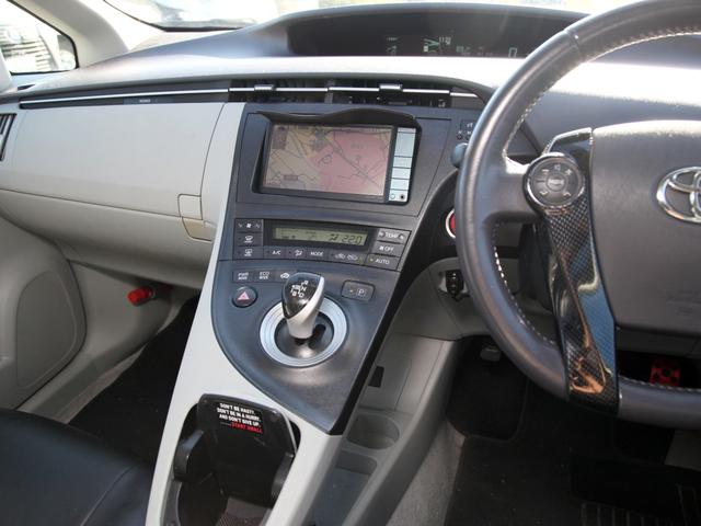 プリウス Gツーリングセレクション 純正SDナビ/フルセグ/Bカメラ/ドライブレコーダー/ETC/ステリモ/クルコン/プッシュスタート/スマートキー/ハーフエアロ/黒革調シートカバー/ダウンサス/スペーサー/TRDペダル/純正17AW(6枚目)