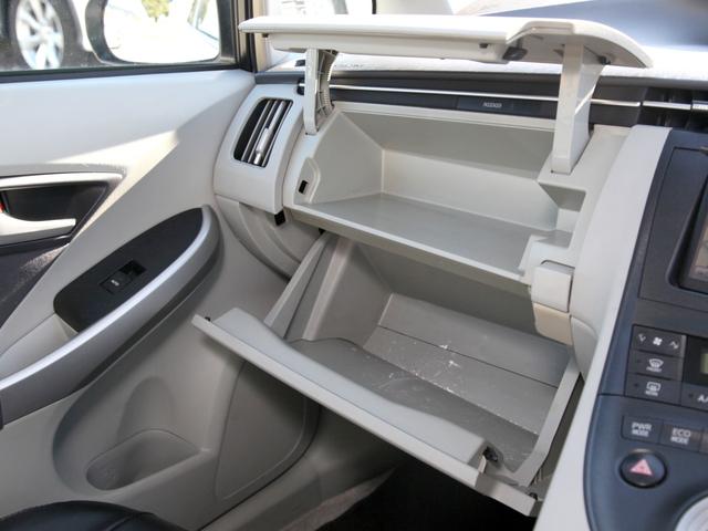 プリウス Gツーリングセレクション 純正SDナビ/フルセグ/Bカメラ/ドライブレコーダー/ETC/ステリモ/クルコン/プッシュスタート/スマートキー/ハーフエアロ/黒革調シートカバー/ダウンサス/スペーサー/TRDペダル/純正17AW(10枚目)