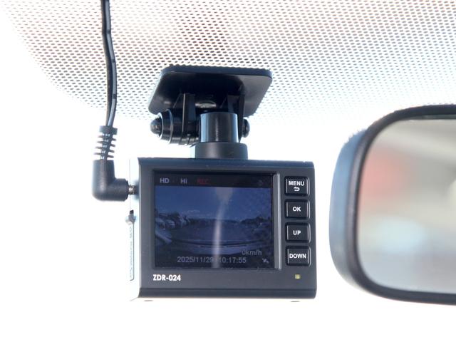 プリウス Gツーリングセレクション 純正SDナビ/フルセグ/Bカメラ/ドライブレコーダー/ETC/ステリモ/クルコン/プッシュスタート/スマートキー/ハーフエアロ/黒革調シートカバー/ダウンサス/スペーサー/TRDペダル/純正17AW(20枚目)