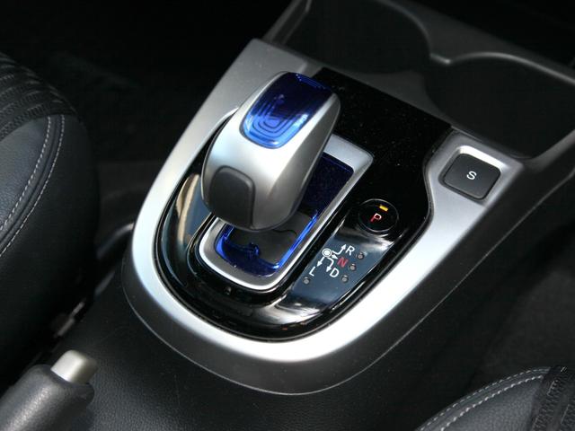 フィットハイブリッド Ｌパッケージ　純正ナビ／ワンセグ／Ｂカメラ／ＥＴＣ／ＬＥＤヘッドライト／社外ルームミラー型ドラレコ／電格ミラー／スマートキー（8枚目）