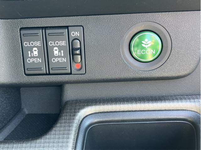 ステップワゴン Ｇ　ホンダセンシング　車いす仕様車　２列目乗車タイプ　車椅子仕様車・スロープ・電動ウインチ・車椅子固定ベルト・ギャザーズ１０インチナビ・バックカメラ・フルセグＴＶ・ホンダセンシング・両側電動スライドドア・ＥＴＣ・ステアリングリモコン（17枚目）