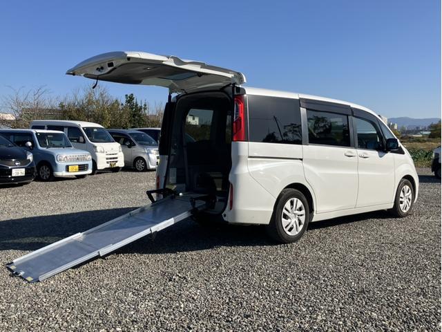 ステップワゴン Ｇ　ホンダセンシング　車いす仕様車　２列目乗車タイプ　車椅子仕様車・スロープ・電動ウインチ・車椅子固定ベルト・ギャザーズ１０インチナビ・バックカメラ・フルセグＴＶ・ホンダセンシング・両側電動スライドドア・ＥＴＣ・ステアリングリモコン（22枚目）