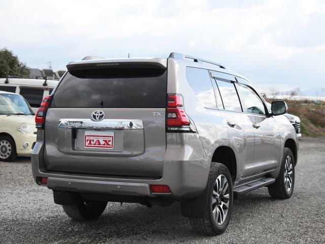 ランドクルーザープラド ＴＸ　Ｌパッケージ　メーカーナビ／フルセグ／Ｂカメラ／ＰＶＭ／サンルーフ／スペアタイヤ／ベージュ革シート／シートヒーター／エアシート／ルーフレール／トヨタセーフティセンス／ビルトインＥＴＣ２．０／ワンオーナー（4枚目）