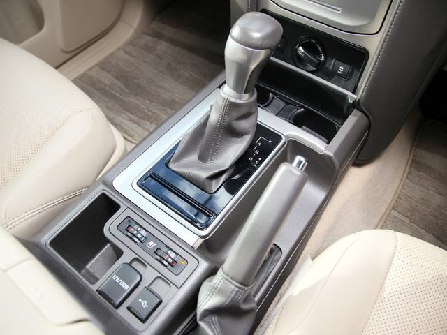 ランドクルーザープラド ＴＸ　Ｌパッケージ　メーカーナビ／フルセグ／Ｂカメラ／ＰＶＭ／サンルーフ／スペアタイヤ／ベージュ革シート／シートヒーター／エアシート／ルーフレール／トヨタセーフティセンス／ビルトインＥＴＣ２．０／ワンオーナー（8枚目）