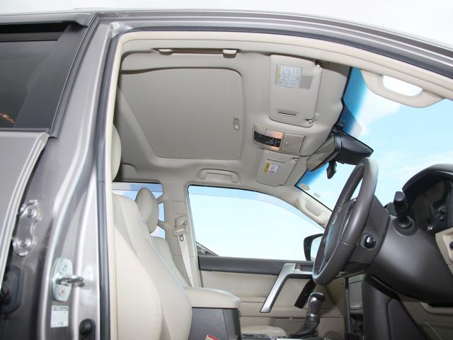 ランドクルーザープラド ＴＸ　Ｌパッケージ　メーカーナビ／フルセグ／Ｂカメラ／ＰＶＭ／サンルーフ／スペアタイヤ／ベージュ革シート／シートヒーター／エアシート／ルーフレール／トヨタセーフティセンス／ビルトインＥＴＣ２．０／ワンオーナー（21枚目）