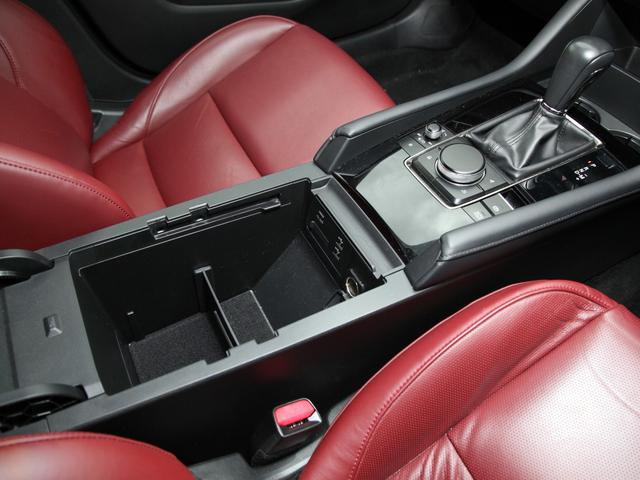 ＭＡＺＤＡ３ファストバック ＸＤバーガンディ　セレクション　アップルカープレイ／フルセグ／Ｂカメラ／プッシュスタート／ＬＥＤ／シートヒーター／Ｈヒーター／赤革シート／パワーシート／ステリモ／クルコン／パドルシフト／ワンオーナー（10枚目）