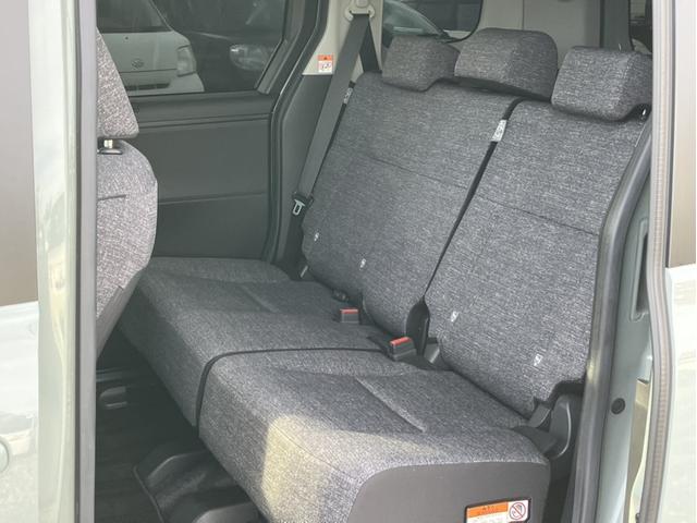 シエンタ ハイブリッドＺ　４ＷＤ・１０．５インチディスプレイオーディオプラス・パーキングブレーキサポート・パノラミックビューモニター・コンフォートパッケージ・両側パワースライドドア・ＢＳＭ・ＥＴＣ２．０（11枚目）