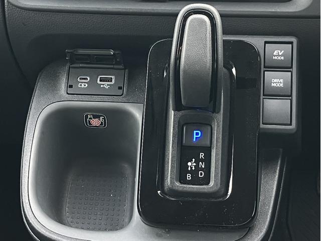 シエンタ ハイブリッドＺ　４ＷＤ・１０．５インチディスプレイオーディオプラス・パーキングブレーキサポート・パノラミックビューモニター・コンフォートパッケージ・両側パワースライドドア・ＢＳＭ・ＥＴＣ２．０（14枚目）