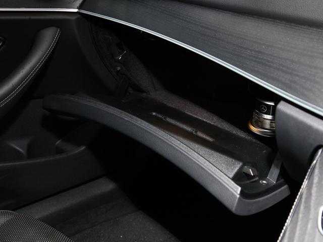 Ｅクラス Ｅ３００　クーペ　スポーツ　エクスクルーシブ／純正ナビ／フルセグＴＶ／３６０°カメラ／レーダーセーフティＰＫＧ／エクスクルーシブＰＫＧ／パワーシート／パワーバックドア／ＥＴＣ２．０／パフュームアトマイザー（11枚目）