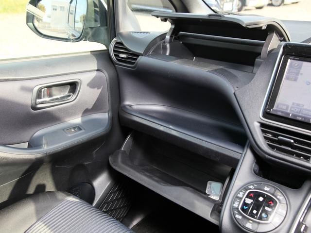 ヴォクシー ＺＳ　煌　純正９インチナビ／フルセグＴＶ／バックカメラ／ビルトインＥＴＣ／両側パワースライドドア／純正１１インチフリップダウンモニター（10枚目）