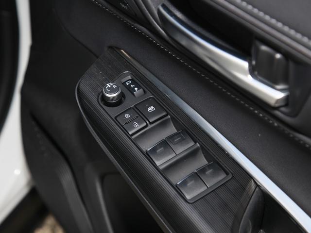 ハリアーハイブリッド Ｚ　レザーパッケージ　純正ナビ／フルセグ／バックカメラ／パノラミックビューモニター／ＦＳＲモデリスタエアロ／ＪＢＬスピーカー／パワーバックドア／調光パノラマルーフ／デジタルインナーミラー／ＥＴＣ（17枚目）