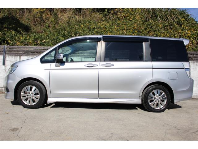 ステップワゴンスパーダ Ｚ　両側パワースライドドア　スマートキー　後席フィリップダウンモニター　オートライト　ＨＩＤヘッドライト　純正エアロパーツ　パドルシフト　純正ナビ　ワンセグＴＶ　ＣＤ録音　ＤＶＤ　ＥＴＣ　バックカメラ（7枚目）