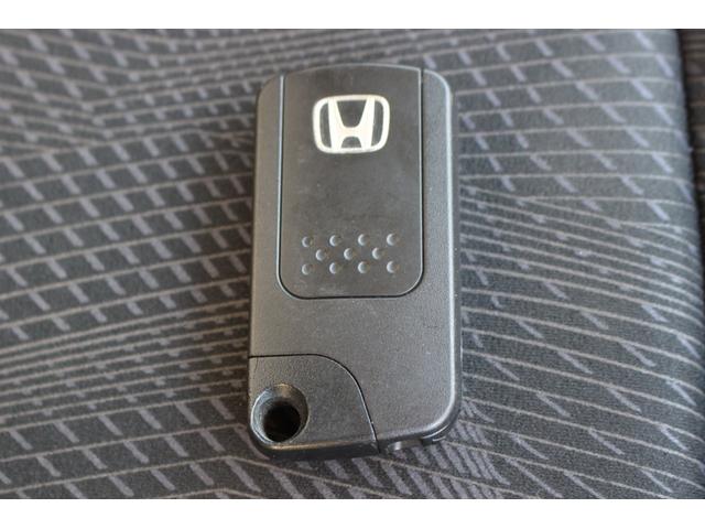 ステップワゴンスパーダ Ｚ　両側パワースライドドア　スマートキー　後席フィリップダウンモニター　オートライト　ＨＩＤヘッドライト　純正エアロパーツ　パドルシフト　純正ナビ　ワンセグＴＶ　ＣＤ録音　ＤＶＤ　ＥＴＣ　バックカメラ（12枚目）