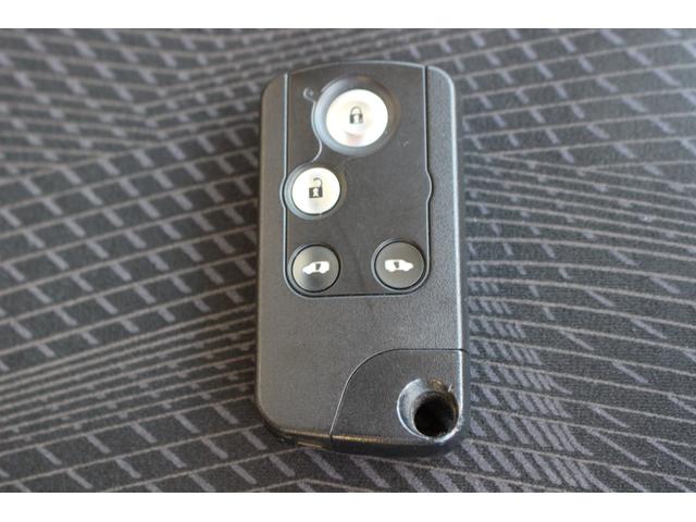 ステップワゴンスパーダ Ｚ　両側パワースライドドア　スマートキー　後席フィリップダウンモニター　オートライト　ＨＩＤヘッドライト　純正エアロパーツ　パドルシフト　純正ナビ　ワンセグＴＶ　ＣＤ録音　ＤＶＤ　ＥＴＣ　バックカメラ（13枚目）