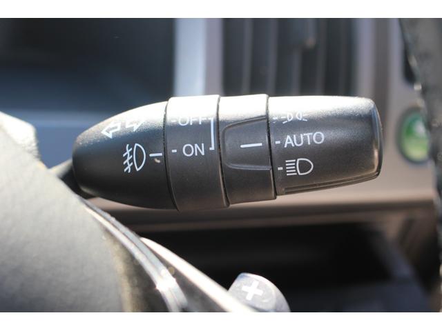 ステップワゴンスパーダ Ｚ　両側パワースライドドア　スマートキー　後席フィリップダウンモニター　オートライト　ＨＩＤヘッドライト　純正エアロパーツ　パドルシフト　純正ナビ　ワンセグＴＶ　ＣＤ録音　ＤＶＤ　ＥＴＣ　バックカメラ（16枚目）