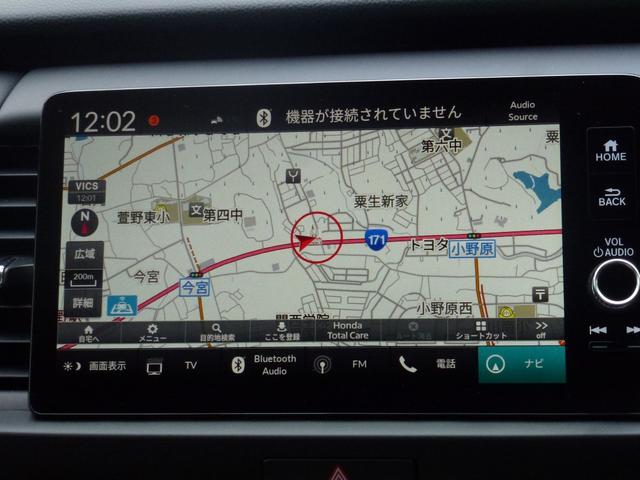 フィット ｅ：ＨＥＶホーム　当社元試乗車　工場オプションコネクトナビ搭載　フルセグＴＶ　ＢＴＡ　ＬＥＤヘツドライト　ホンダ純正前後ドライブレコーダー　サイドエアバッグ　サイドカーテンエアバッグ　ＵＳＢ接続　コンビシート　禁煙車（4枚目）