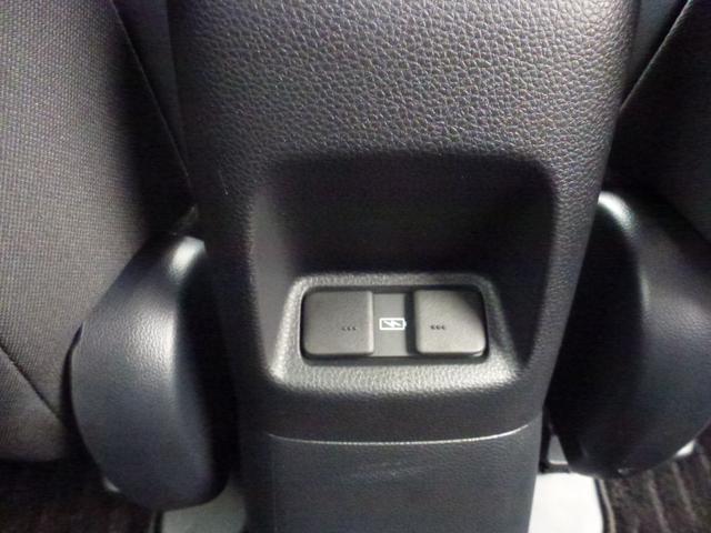 フィット ｅ：ＨＥＶホーム　当社元試乗車　工場オプションコネクトナビ搭載　フルセグＴＶ　ＢＴＡ　ＬＥＤヘツドライト　ホンダ純正前後ドライブレコーダー　サイドエアバッグ　サイドカーテンエアバッグ　ＵＳＢ接続　コンビシート　禁煙車（24枚目）