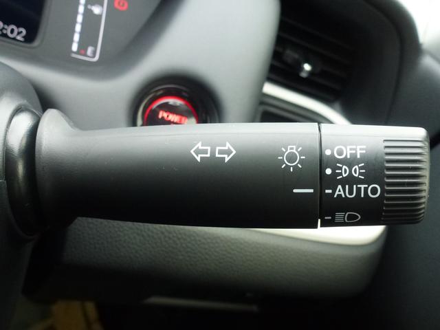 フィット ｅ：ＨＥＶホーム　当社元試乗車　工場オプションコネクトナビ搭載　フルセグＴＶ　ＢＴＡ　ＬＥＤヘツドライト　ホンダ純正前後ドライブレコーダー　サイドエアバッグ　サイドカーテンエアバッグ　ＵＳＢ接続　コンビシート　禁煙車（29枚目）
