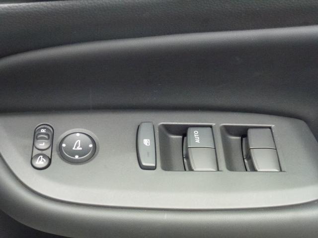フィット ｅ：ＨＥＶホーム　当社元試乗車　工場オプションコネクトナビ搭載　フルセグＴＶ　ＢＴＡ　ＬＥＤヘツドライト　ホンダ純正前後ドライブレコーダー　サイドエアバッグ　サイドカーテンエアバッグ　ＵＳＢ接続　コンビシート　禁煙車（34枚目）