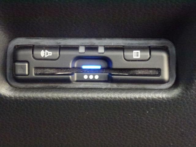 フィット ｅ：ＨＥＶホーム　ギャザズ９インチナビゲーション、ＣＤ／ＤＶＤ、フルセグＴＶ、Ｍラック、ＢＴＭ、ＵＳＢ、ＥＴＣ、ＬＥＢヘッドライト、サイドエアバッグ、サイドカーテンエアバッグ、革巻ハンドル、コンビシート、禁煙車（34枚目）