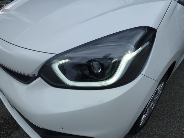 フィット ホーム　弊社元試乗車　９インチ純正ナビ　ドライブレコーダー前後　ＣＤ／ＤＶＤ　フルセグ　ミュージックラック　Ｂｌｕｅｔｏｏｔｈ　バックカメラ　サイドカーテンエアバッグ　ＬＥＤヘッドライト（14枚目）