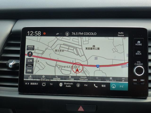 フィット ｅ：ＨＥＶホーム　弊社元レンタカー　純正ドラレコ前後　純正ナビ　パーキングセンサー　ＥＴＣ２．０　サイドカーテンエアバック　ＬＥＤヘッドライト　バックカメラ　Ｂｌｕｅｔｏｏｔｈａｕｄｉｏ（2枚目）