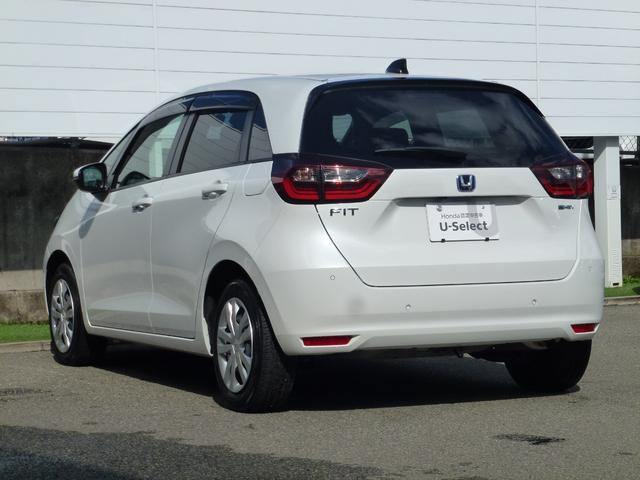 フィット ｅ：ＨＥＶホーム　弊社元レンタカー　純正ドラレコ前後　純正ナビ　パーキングセンサー　ＥＴＣ２．０　サイドカーテンエアバック　ＬＥＤヘッドライト　バックカメラ　Ｂｌｕｅｔｏｏｔｈａｕｄｉｏ（7枚目）