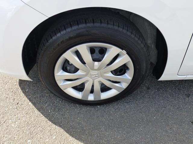 フィット ｅ：ＨＥＶホーム　弊社元レンタカー　純正ドラレコ前後　純正ナビ　パーキングセンサー　ＥＴＣ２．０　サイドカーテンエアバック　ＬＥＤヘッドライト　バックカメラ　Ｂｌｕｅｔｏｏｔｈａｕｄｉｏ（32枚目）