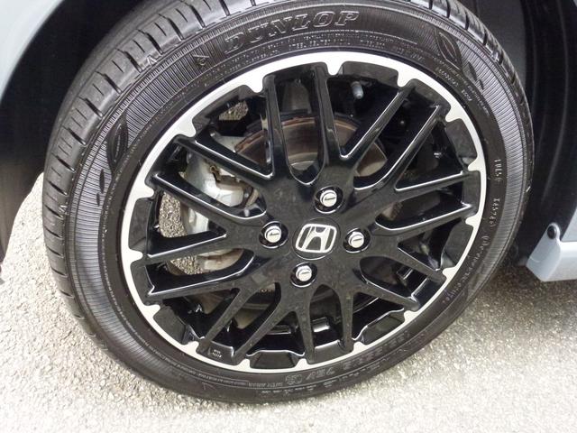 車体にぴったりの純正ホイールです。