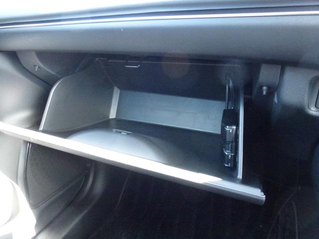 ヴェゼル e:HEVZ 純正9インチナビ ナビ連動ドライブレコーダー前後 パーキングセンサー パワーテールゲート 革巻きステアリング パドルシフト シートヒーター ETC 電子パーキングスイッチ CD/DVD(52枚目)