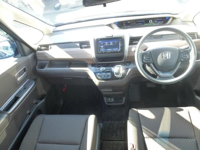 フリードハイブリッド ハイブリッド・Gホンダセンシング 7インチ純正ナビ 両側パワースライドドア LEDヘッドライト シートヒーター Bluetooth CD/DVD ミュージックラック USB ミュージックラック バックカメラ リヤ席サンシェイド(4枚目)