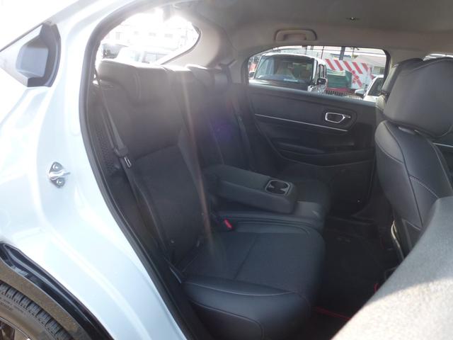 ヴェゼル ｅ：ＨＥＶＺ　ホンダ純正ギャザズナビゲーション９インチナビ，ＣＤ／ＤＶＤ、フルセグＴＶ、Ｍラック、ＵＳＢ、ＢＴＡ、バックカメラ、パーキングセンサー、運転席助手席シートヒーター、パワーデールゲート、ＬＥＤヘッドライト（26枚目）