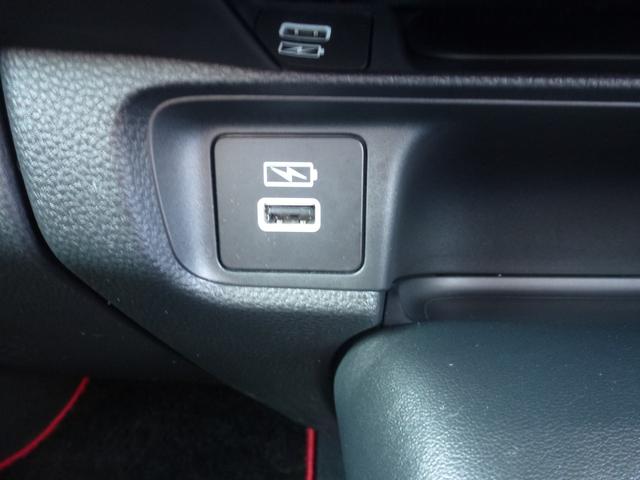 ヴェゼル ｅ：ＨＥＶＺ　ホンダ純正ギャザズナビゲーション９インチナビ，ＣＤ／ＤＶＤ、フルセグＴＶ、Ｍラック、ＵＳＢ、ＢＴＡ、バックカメラ、パーキングセンサー、運転席助手席シートヒーター、パワーデールゲート、ＬＥＤヘッドライト（40枚目）