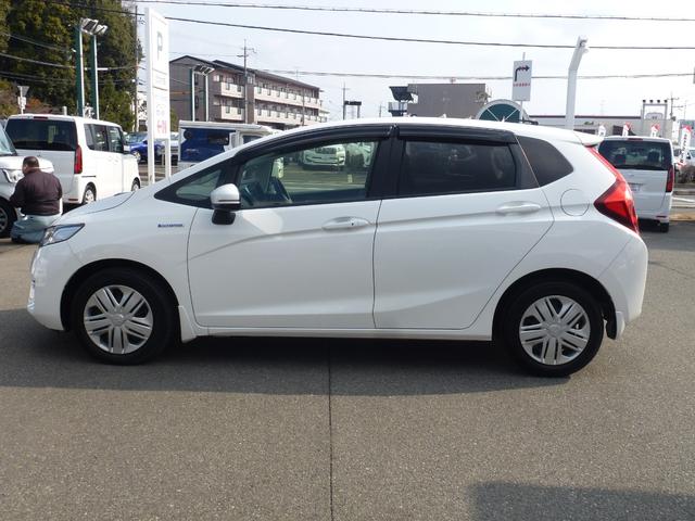 フィットハイブリッド Ｆパッケージ　純正８インチナビ　タイヤ４本新品　バックカメラ　純正フロントドラレコ　オートリトラミラー　ＥＴＣ　フルオートエアコン　禁煙車（10枚目）