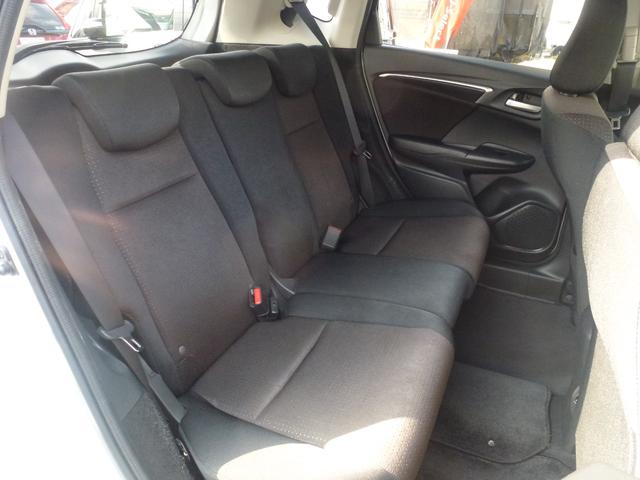 フィットハイブリッド Ｆパッケージ　純正８インチナビ　タイヤ４本新品　バックカメラ　純正フロントドラレコ　オートリトラミラー　ＥＴＣ　フルオートエアコン　禁煙車（19枚目）