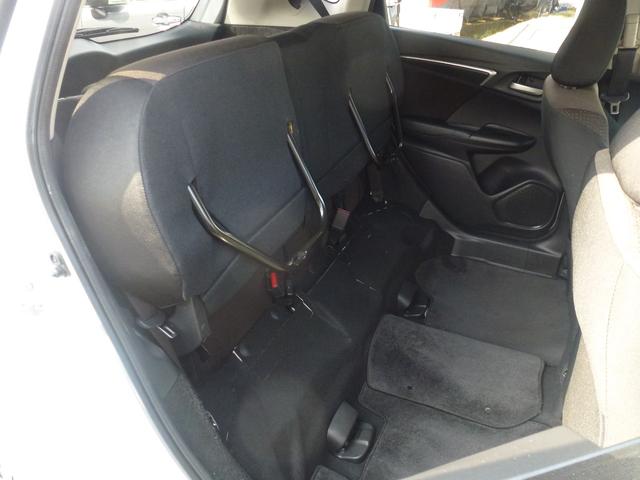 フィットハイブリッド Ｆパッケージ　純正８インチナビ　タイヤ４本新品　バックカメラ　純正フロントドラレコ　オートリトラミラー　ＥＴＣ　フルオートエアコン　禁煙車（20枚目）