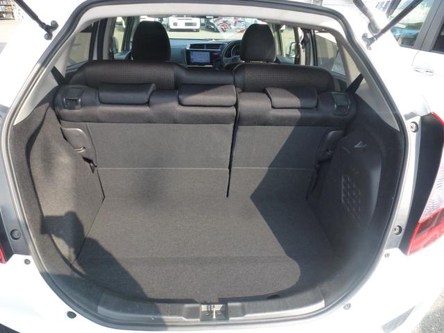 フィットハイブリッド Ｆパッケージ　純正８インチナビ　タイヤ４本新品　バックカメラ　純正フロントドラレコ　オートリトラミラー　ＥＴＣ　フルオートエアコン　禁煙車（21枚目）