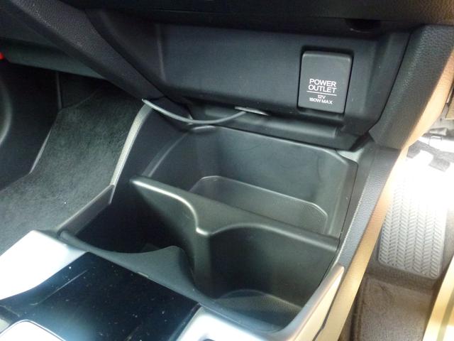 フィットハイブリッド Ｆパッケージ　純正８インチナビ　タイヤ４本新品　バックカメラ　純正フロントドラレコ　オートリトラミラー　ＥＴＣ　フルオートエアコン　禁煙車（31枚目）