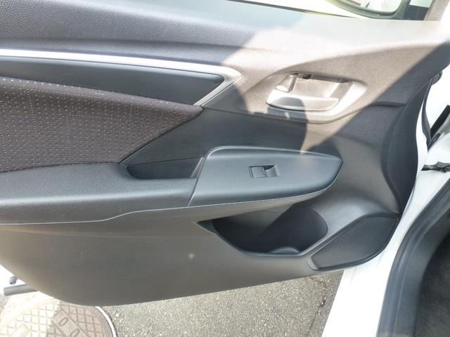 フィットハイブリッド Ｆパッケージ　純正８インチナビ　タイヤ４本新品　バックカメラ　純正フロントドラレコ　オートリトラミラー　ＥＴＣ　フルオートエアコン　禁煙車（35枚目）