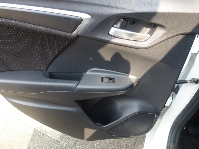 フィットハイブリッド Ｆパッケージ　純正８インチナビ　タイヤ４本新品　バックカメラ　純正フロントドラレコ　オートリトラミラー　ＥＴＣ　フルオートエアコン　禁煙車（36枚目）