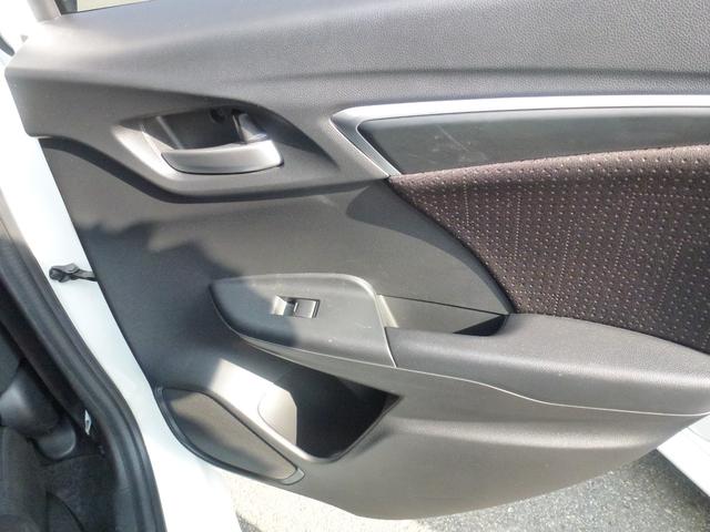 フィットハイブリッド Ｆパッケージ　純正８インチナビ　タイヤ４本新品　バックカメラ　純正フロントドラレコ　オートリトラミラー　ＥＴＣ　フルオートエアコン　禁煙車（37枚目）