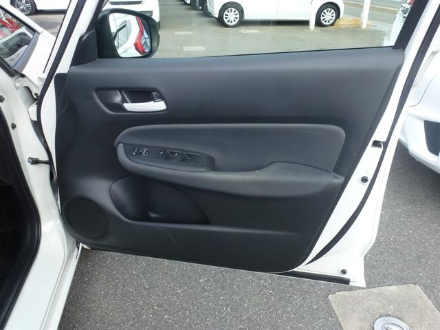 フィット e:HEVベーシック ホンダセンシング 純正8インチギャザズナビ USB バックカメラ サイドカーテンエアバック DVD パーキングセンサー BluetoothAudio(24枚目)