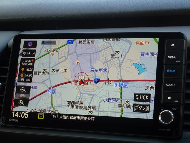 フィット ｅ：ＨＥＶＲＳ　純正ドラレコ前後ナビ連動　純正９インチギャザズナビ　サイドカーテンエアバック　パーキングセンサー　ＵＳＢ　電子パーキングブレーキ　パドルシフト　ＤＶＤ　バックカメラ（6枚目）