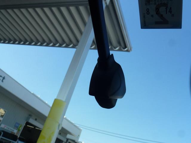 フィット ｅ：ＨＥＶＲＳ　純正ドラレコ前後ナビ連動　純正９インチギャザズナビ　サイドカーテンエアバック　パーキングセンサー　ＵＳＢ　電子パーキングブレーキ　パドルシフト　ＤＶＤ　バックカメラ（7枚目）